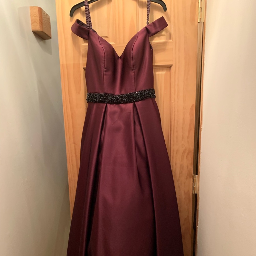 Off the shoulder Betsy Adam plum dress size 4.